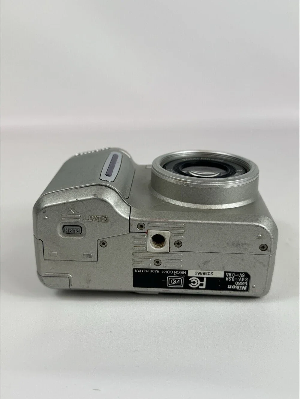 Nikon E880 Coolpix 880 Digital Camera 3.2MP 3.0x Optical Zoom Not Tested
